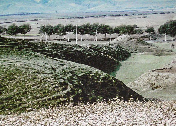 Great Wall of Qin State in Guyuan County, Ningxia 